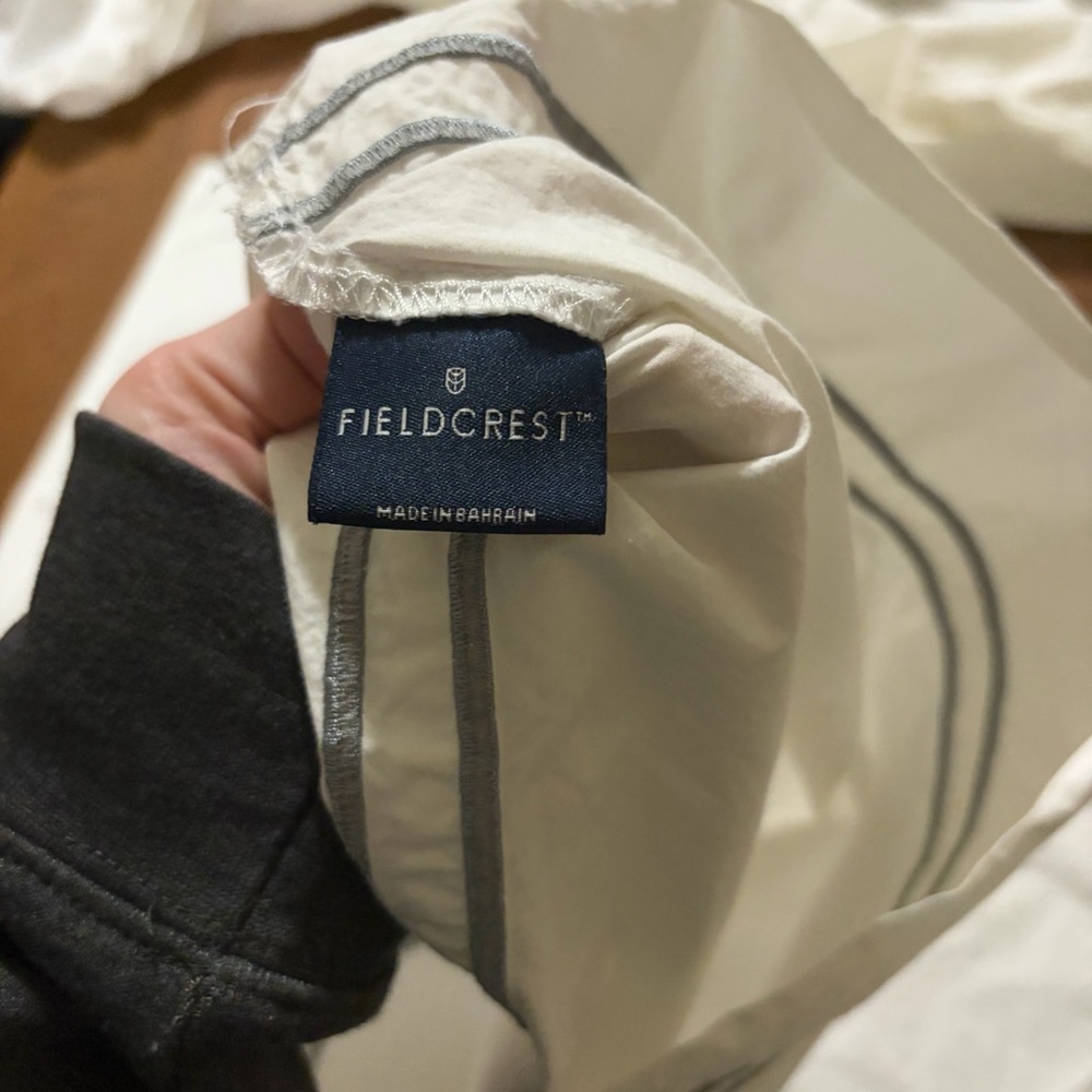 Fieldcrest queen pillowcases - Picture 2 of 3